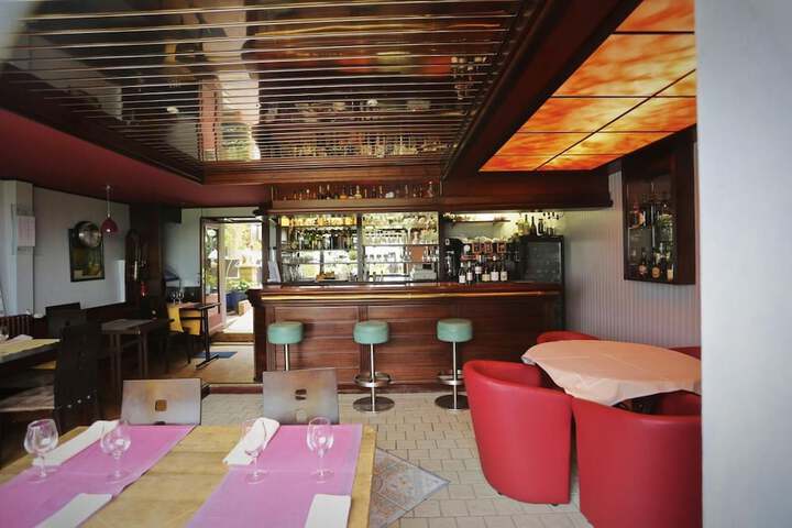 Lounge 61 of 73