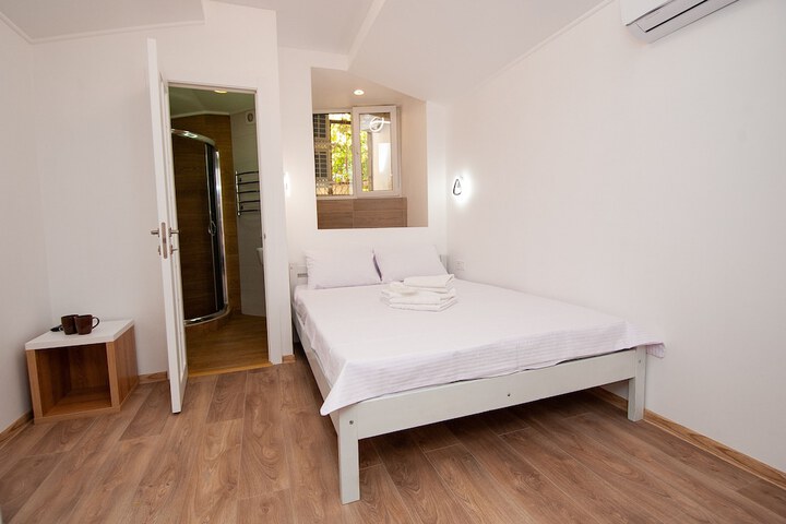 Room 14 of 96