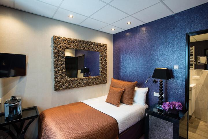 Room 33 of 189