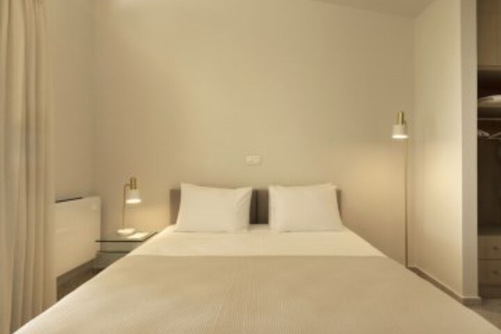 Room 8 of 37