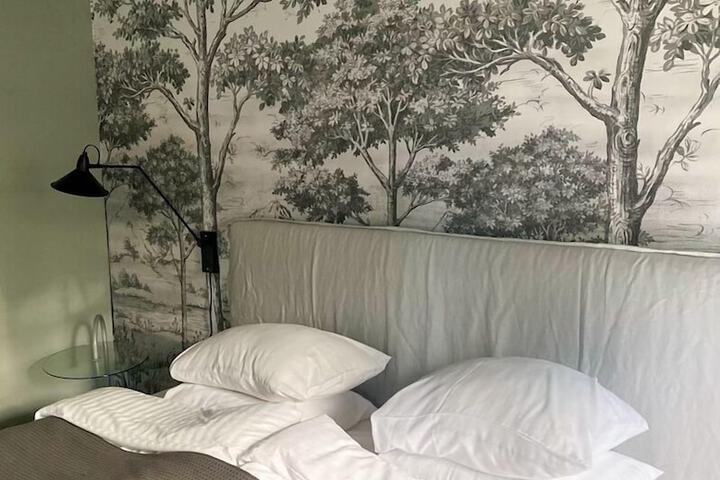 Room 6 of 20