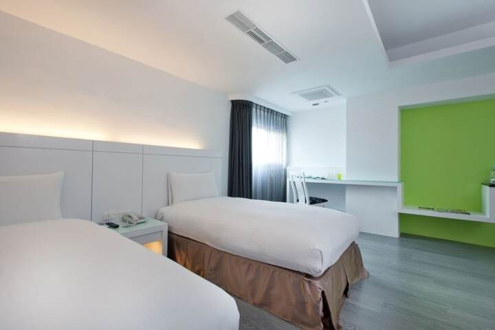 Room 6 of 49