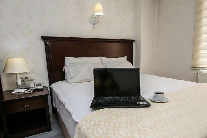 Room 10 of 22