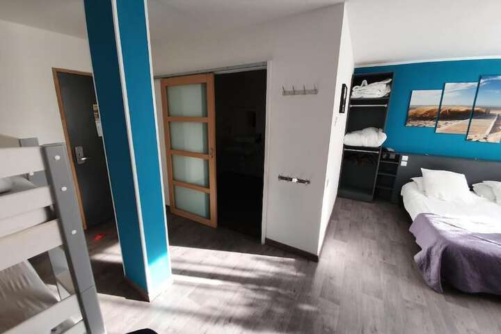 Room 10 of 38
