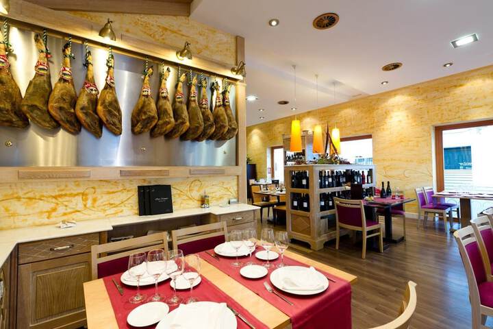 Dining Photos