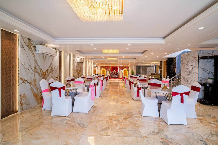Ballroom/Hall 27 of 49