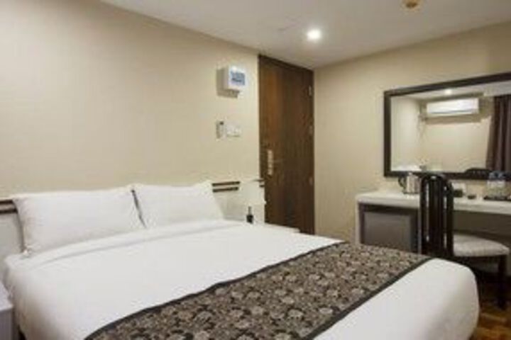 Room 6 of 26