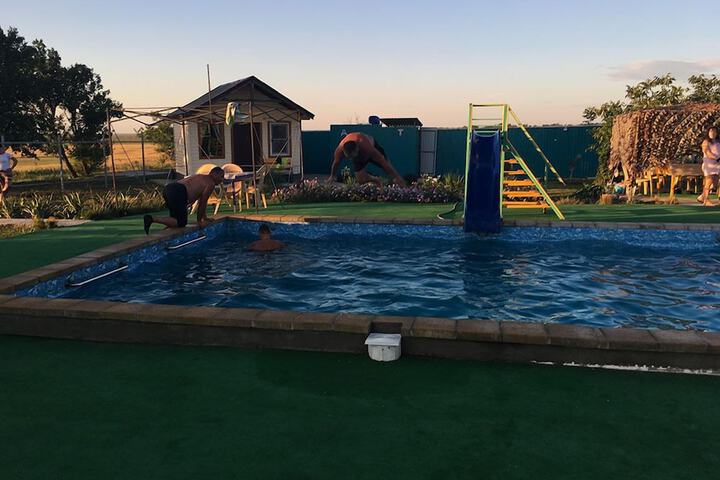 Pool 25 of 28