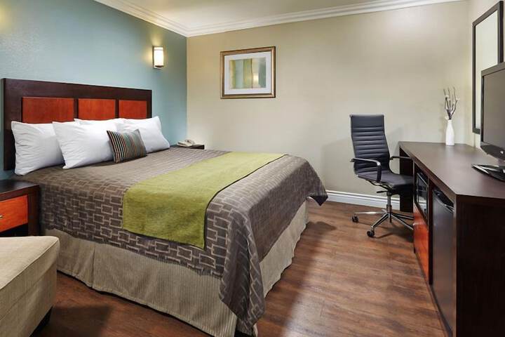 2 Queen Beds (3 of 7)
