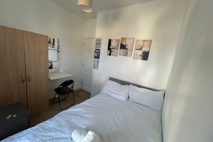 Room 17 of 27