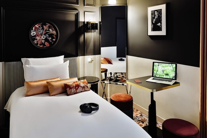 Room 27 of 51