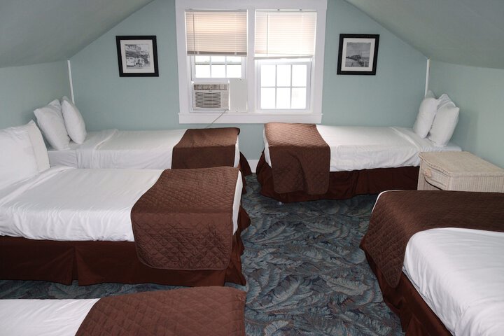 Room 2 of 83