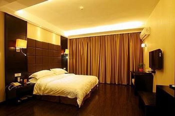 Room 4 of 10