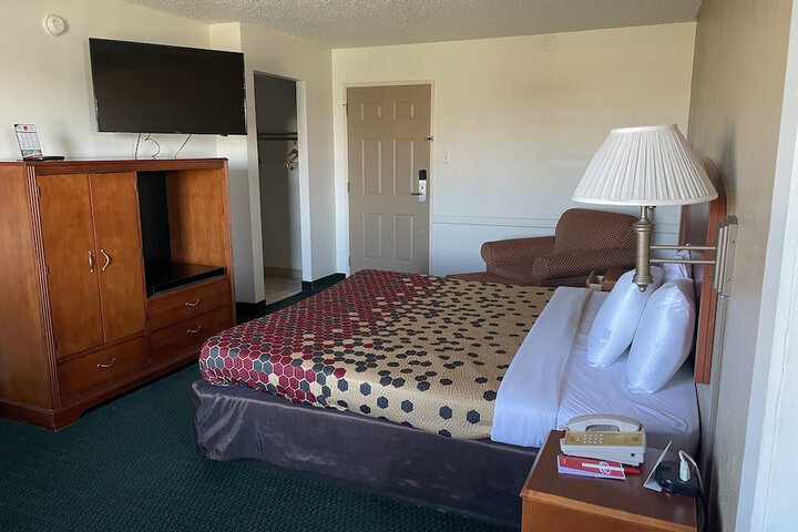 1 King Bed (21 of 23)
