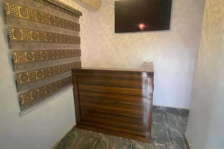 DE EMERITUS COURTYARD HOTEL