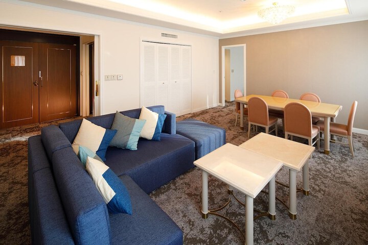 Room 27 of 54