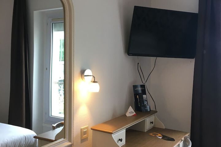 Room 5 of 46
