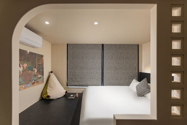 Room 3 of 227