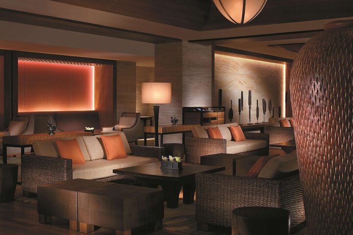 Lounge 106 of 125