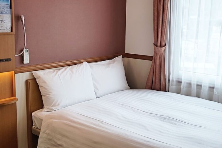 Room 2 of 37