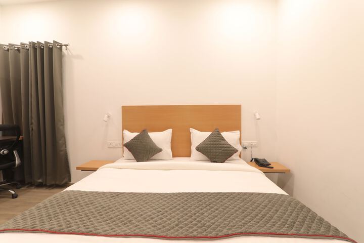 Room 6 of 24