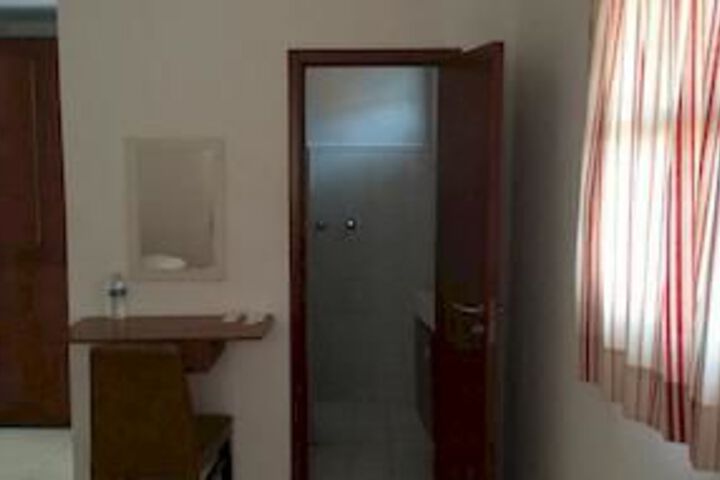 Room 5 of 18