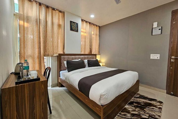 Hotel Vistacrest Noida Sector 104