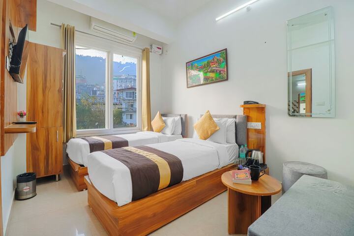 Room 2 of 28