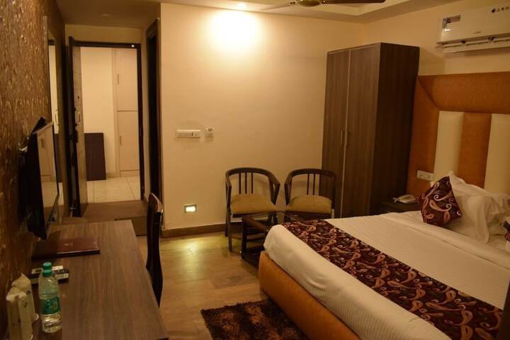 Room 3 of 17