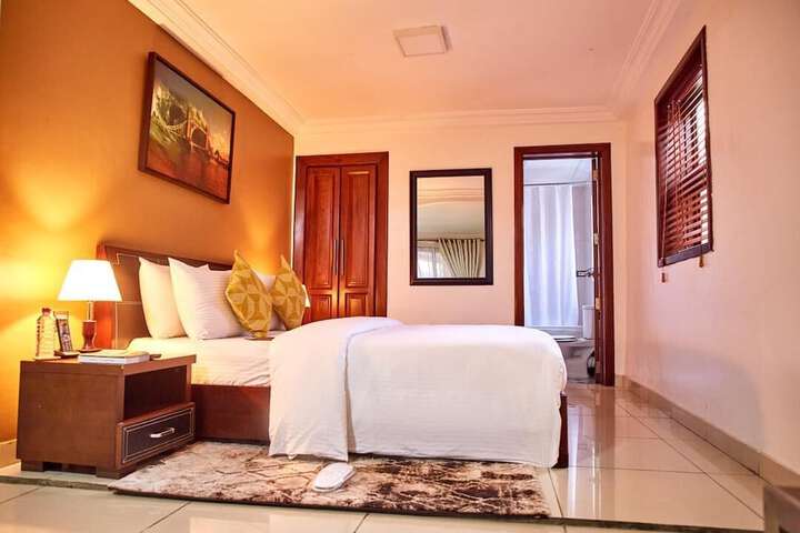 Room 6 of 45
