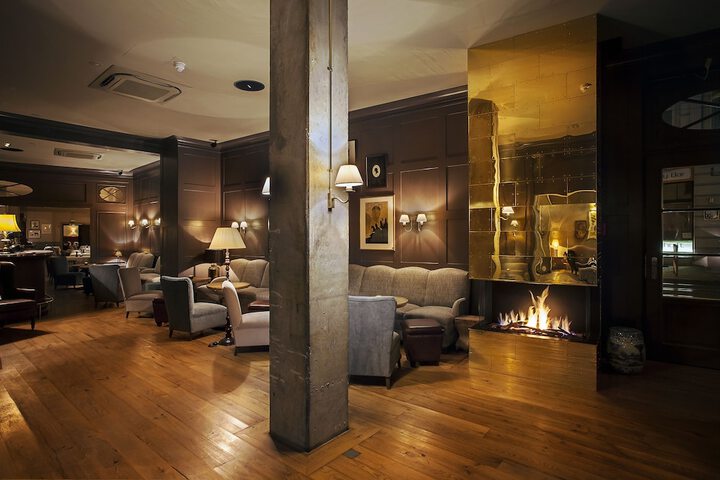 Lounge 53 of 71
