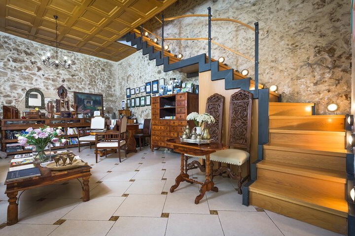 Guest Lobby