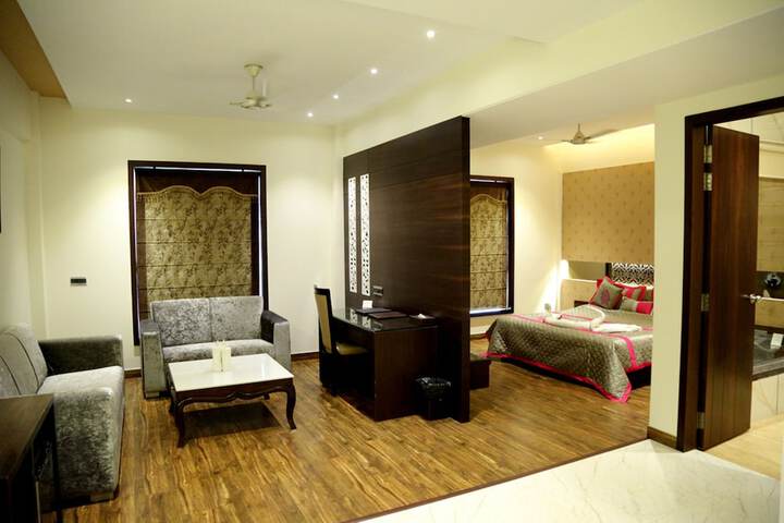 Room 10 of 38