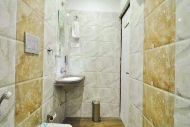 Room 9 of 15