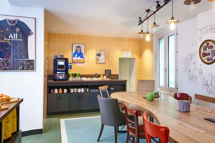 Breakfast area