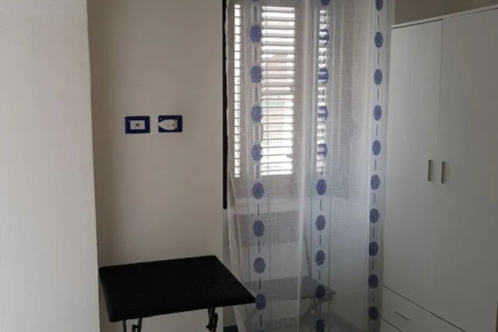 Room 4 of 11