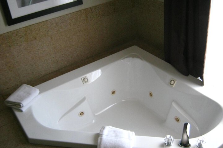Room 2 of 63