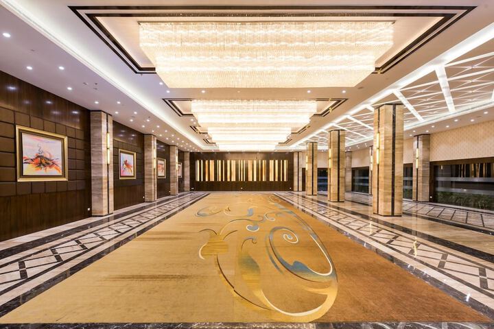 Ballroom/Hall 38 of 45