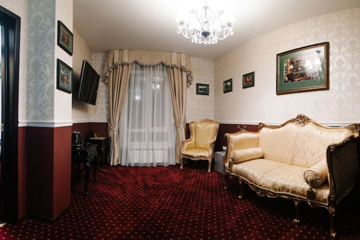 Room 11 of 120