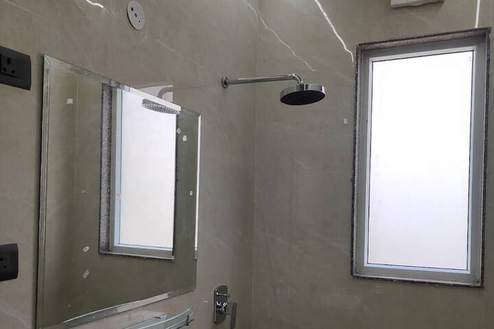 Room 6 of 14