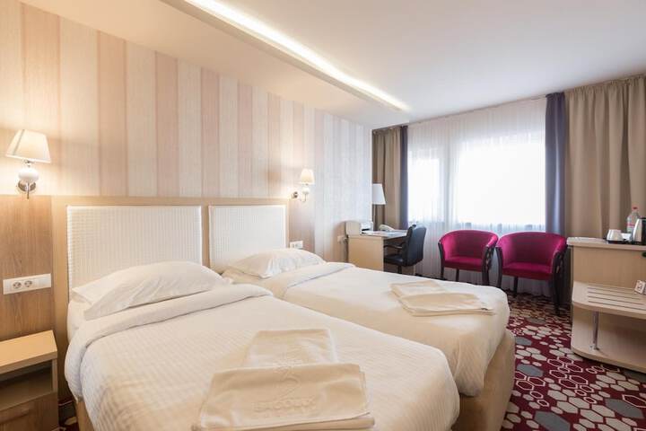 Room 15 of 42