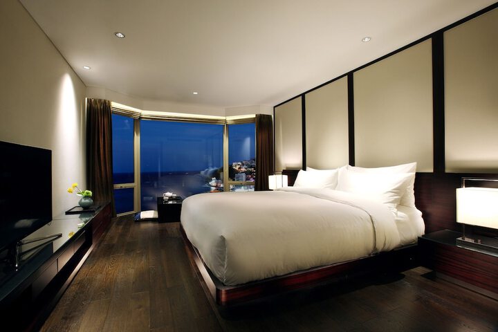 Room 27 of 125