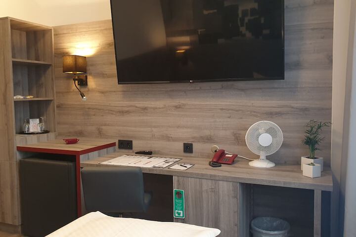 Room 14 of 145