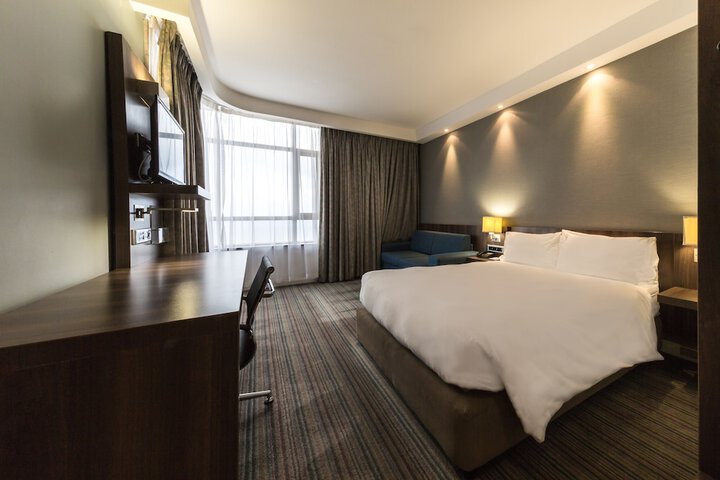 Room 4 of 187