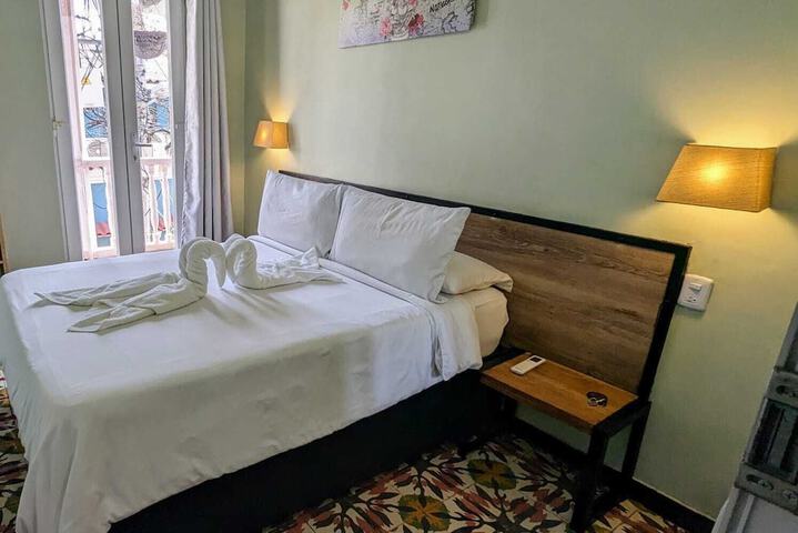 Room 10 of 33
