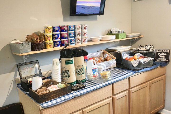 Breakfast/Coffee Service 20 of 38