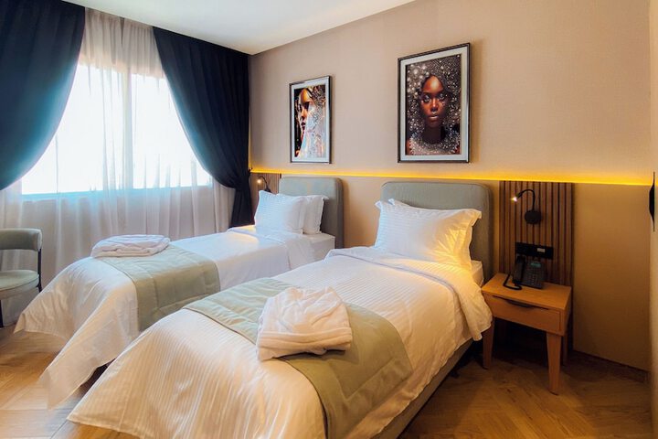 Room 6 of 38