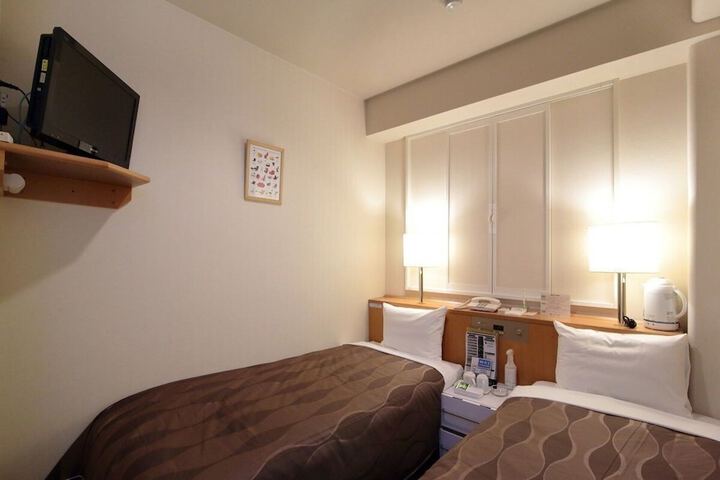 Room 5 of 13