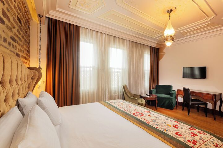 Room 32 of 85