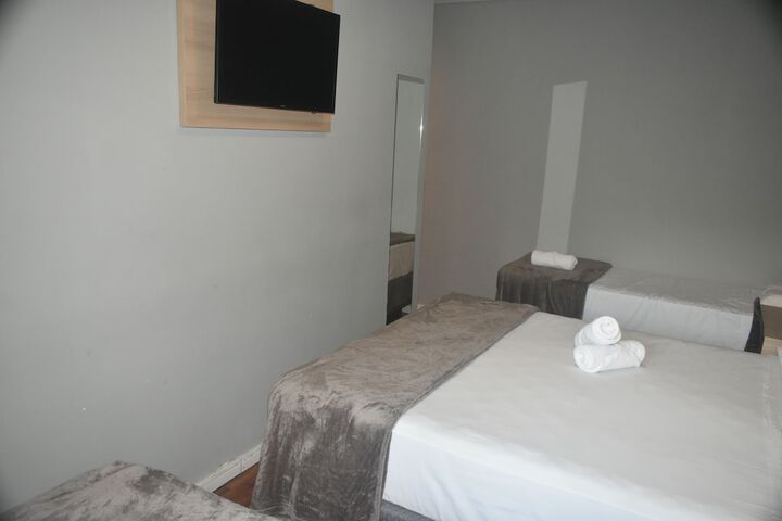 Room 11 of 33
